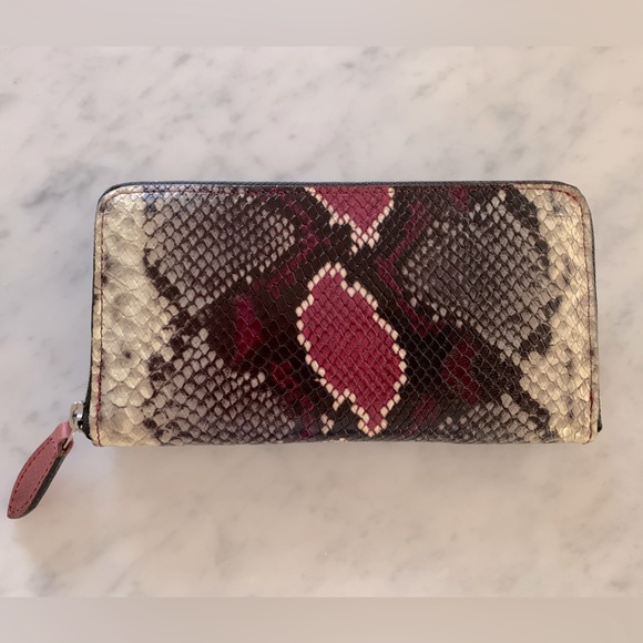 Massimo Dutti leather snake skin wallet in beautiful raspberry colour - Picture 2 of 6